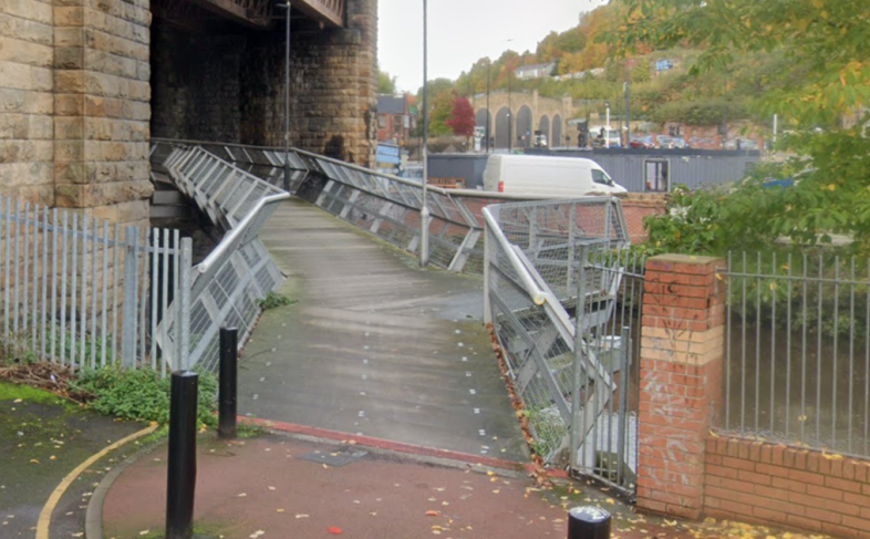 The entrance to the Cobweb bridge