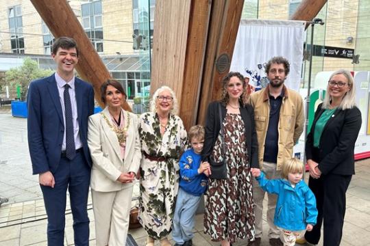 James Henderson, Director of Policy and Democratic Engagement, Lord Mayor Cllr Jayne Dunn, Kate Josephs, Chief Executive, and Bob Kerslake's wife, children and grandchildren.