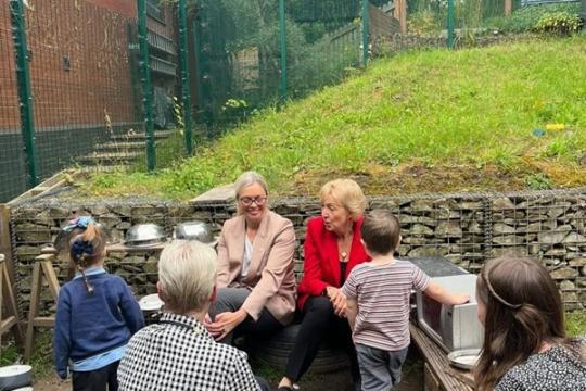 Chief Executive, Kate Josephs and Dame Andrea Leadsom, the Government’s Early Years Advisor, in Sheffield.