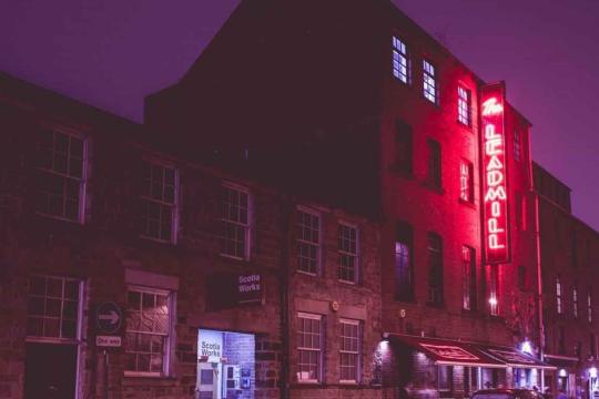 The Leadmill at nighttime. The red light of the Leadmill is glowing in the dark.